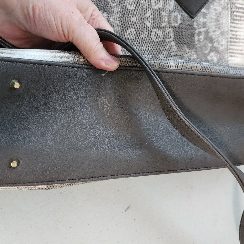Liz Claiborne Handbag with Shoulder Strap - Picture 7 of 8
